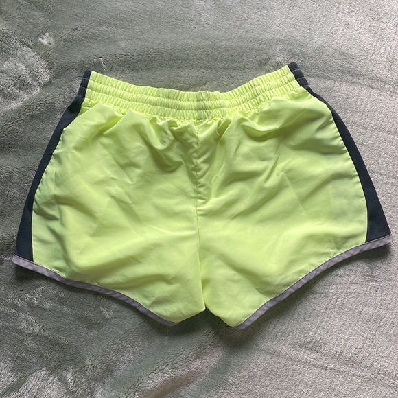 Women’s xs neon yellow Danskin Now athletic shorts - Picture 2 of 3